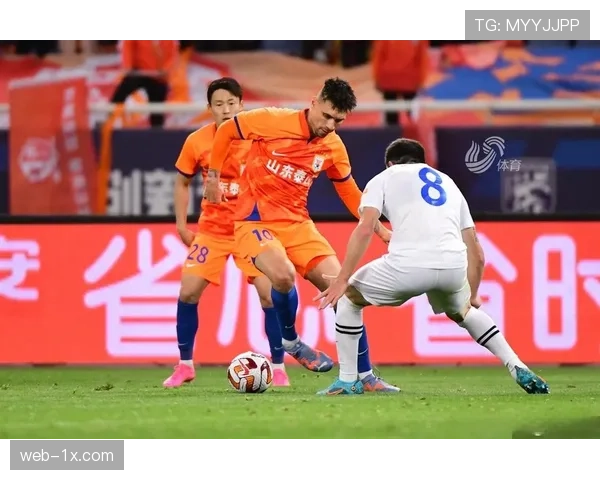 实时:山东泰山对阵沧州雄狮,费莱尼头球首开纪录 实时:山东泰山对阵沧州雄狮,费莱尼头球首开纪录