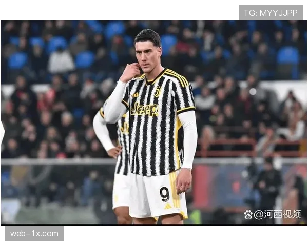 特写:绝杀后,弗拉霍维奇冲向角旗区与远征的尤文图斯球迷共同庆祝